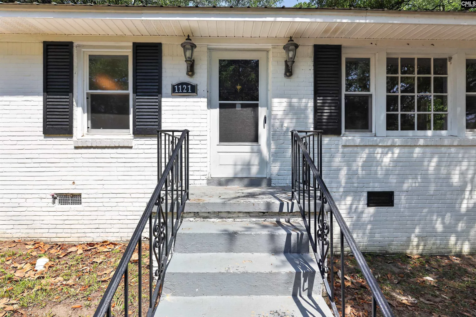 1121 Woodlawn Avenue
