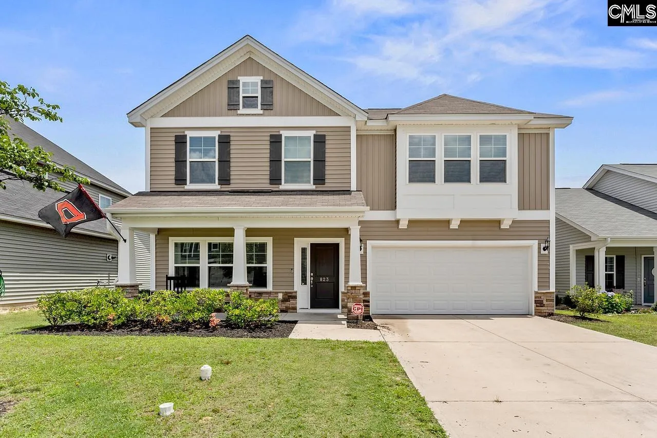 823 Queenshire Lane