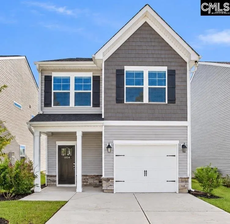 1034 Crescent Moon Loop